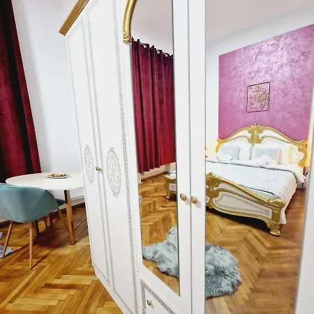 Royal 5* Mansion Near Square