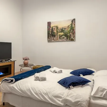 Royal 5* Mansion Near Square Villa
