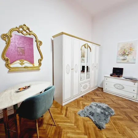 Villa Royal 5* Mansion Near Square Cluj-Napoca